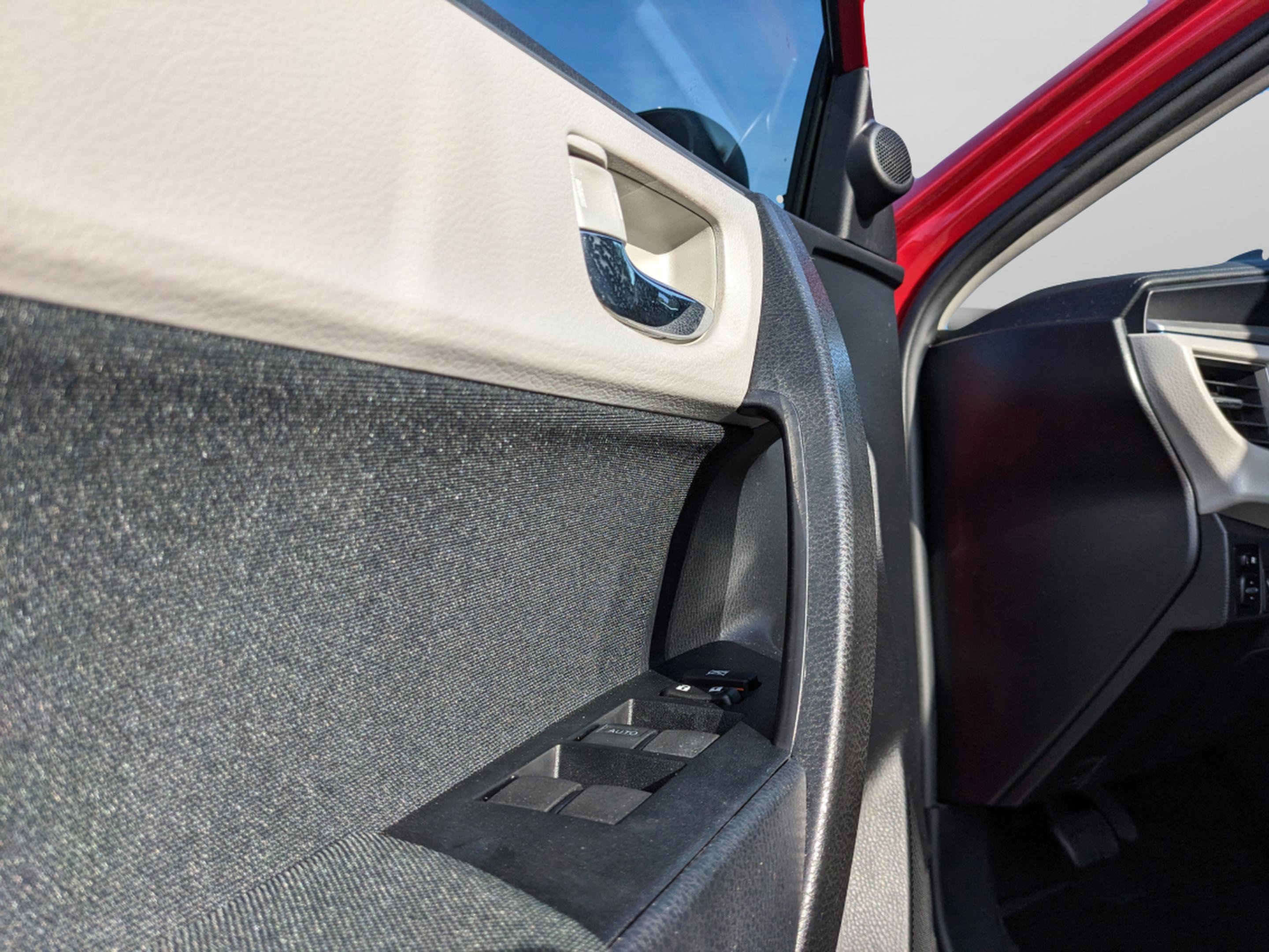 Used 2016 Toyota Corolla LE image 24