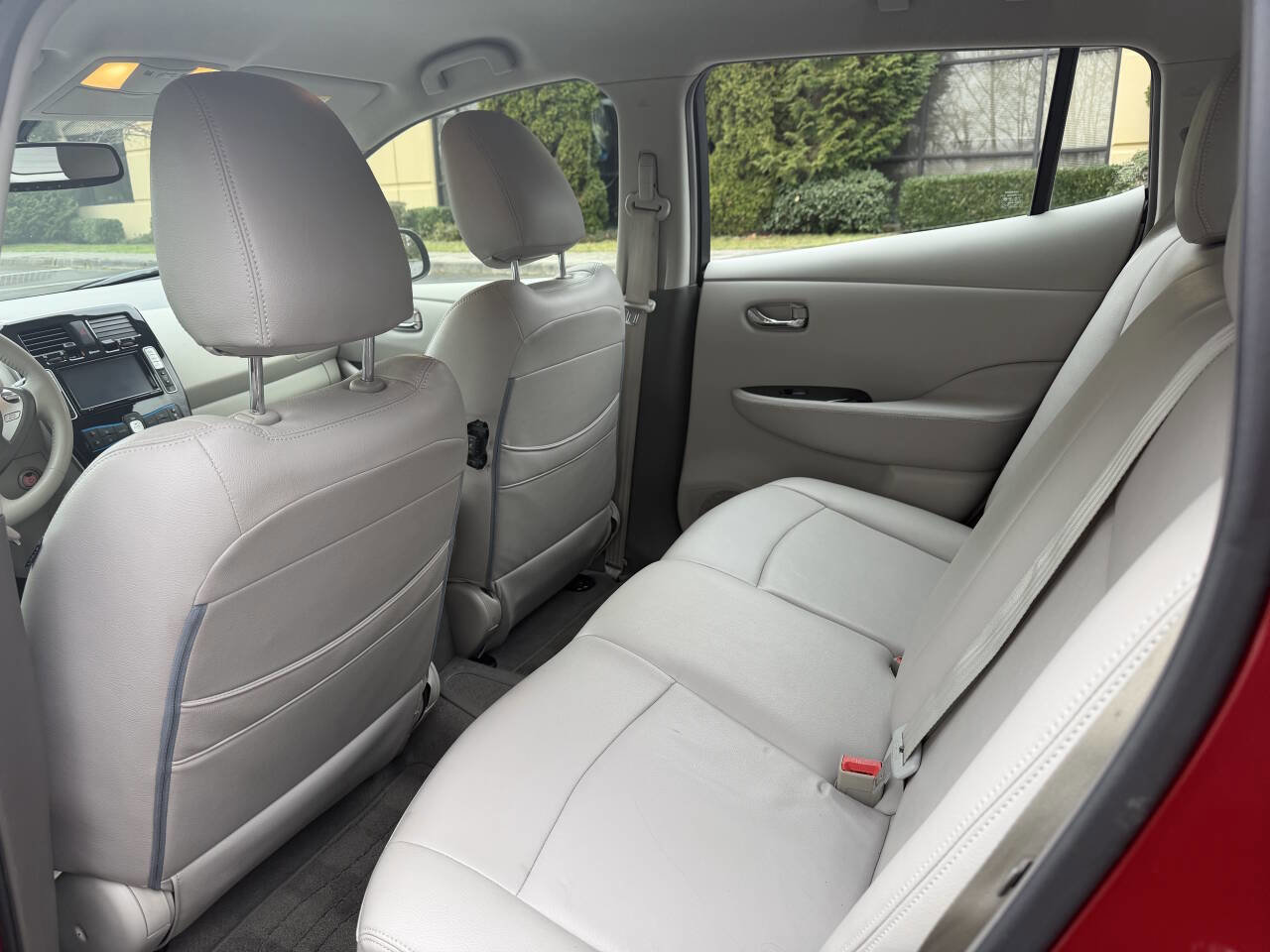 Used 2012 Nissan Leaf SL image 25