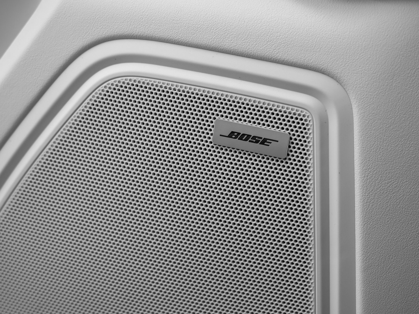 Used 2025 Porsche Macan image 38