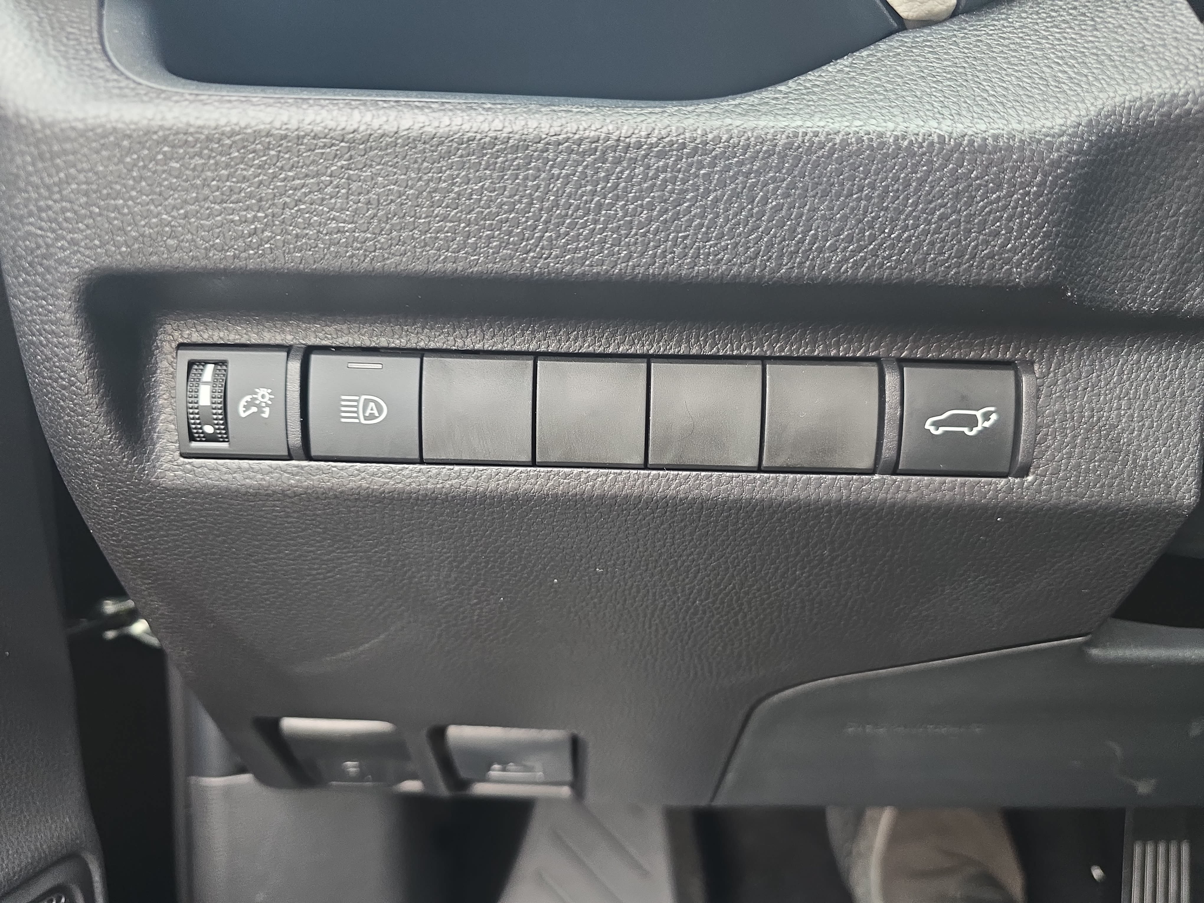 Used 2025 Toyota RAV4 XLE w/ Convenience Package FWD image 26