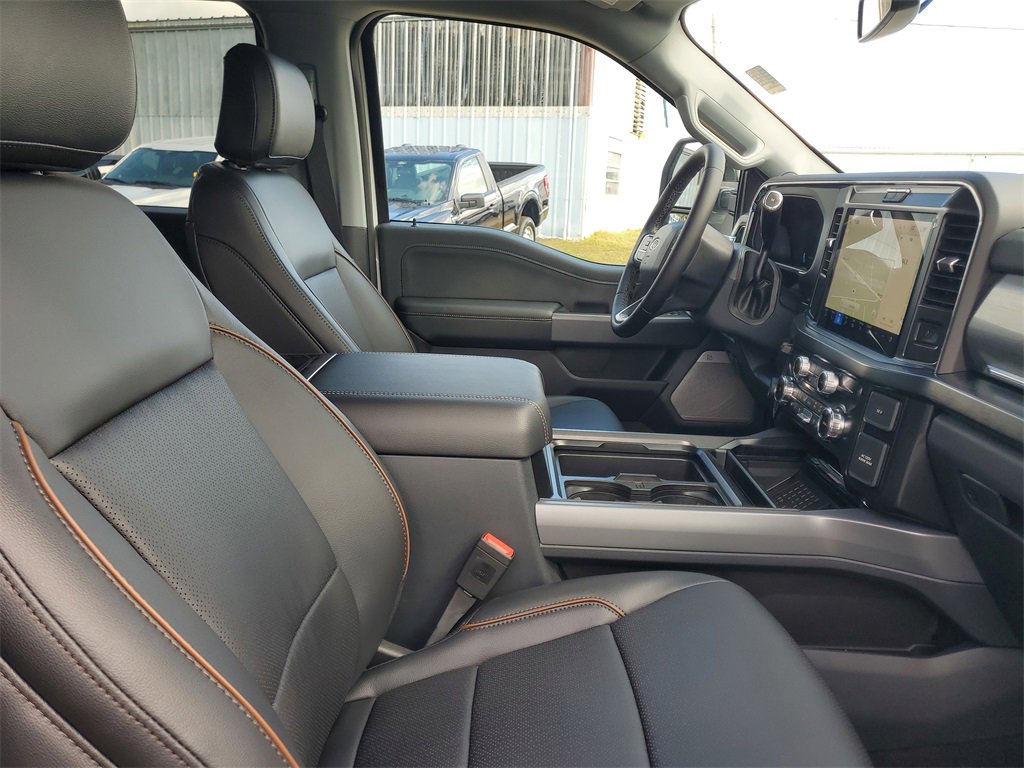 New 2026 Ford F350 Lariat w/ Black Appearance Package image 31