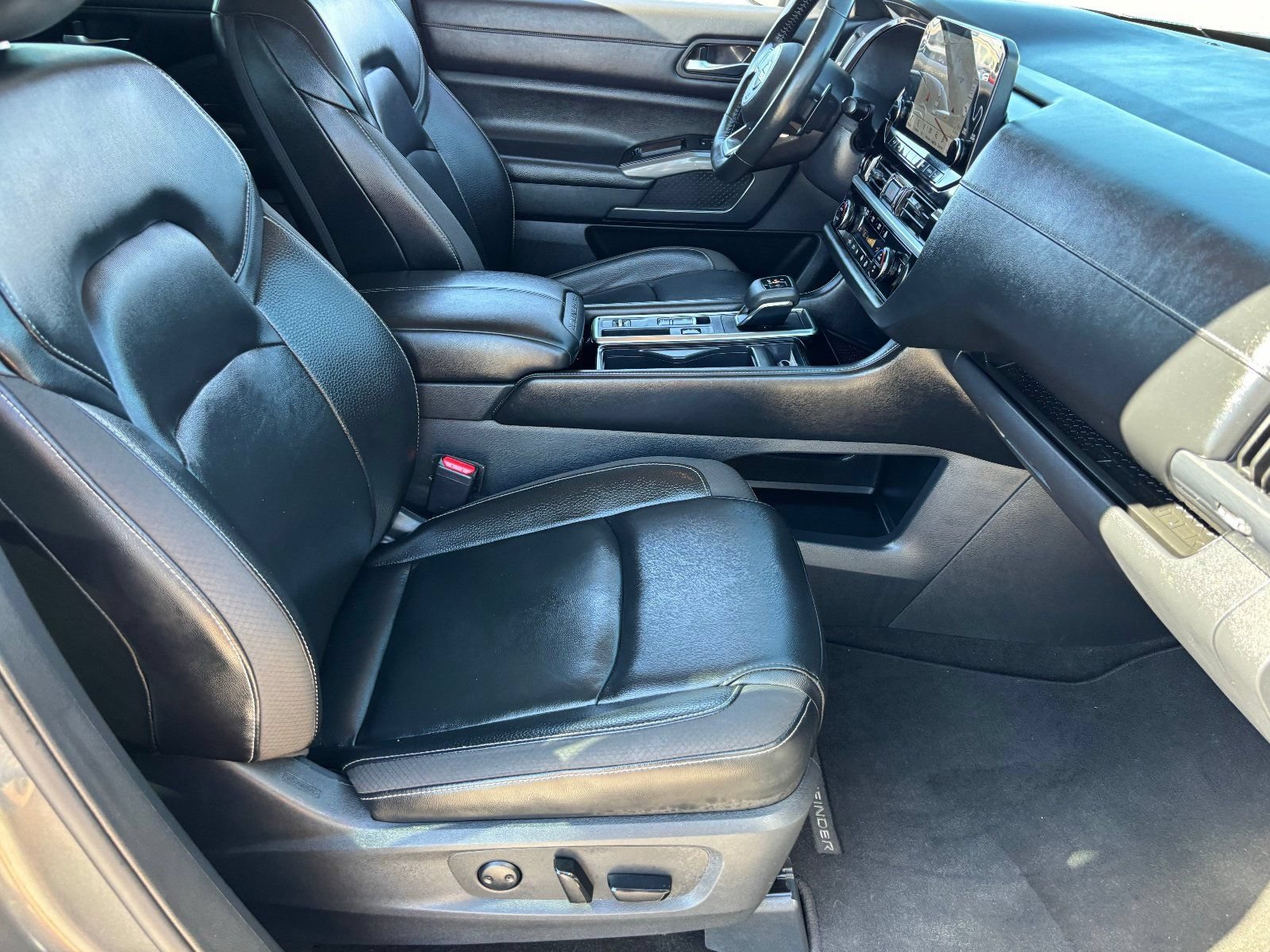 Certified 2023 Nissan Pathfinder SL FWD image 12