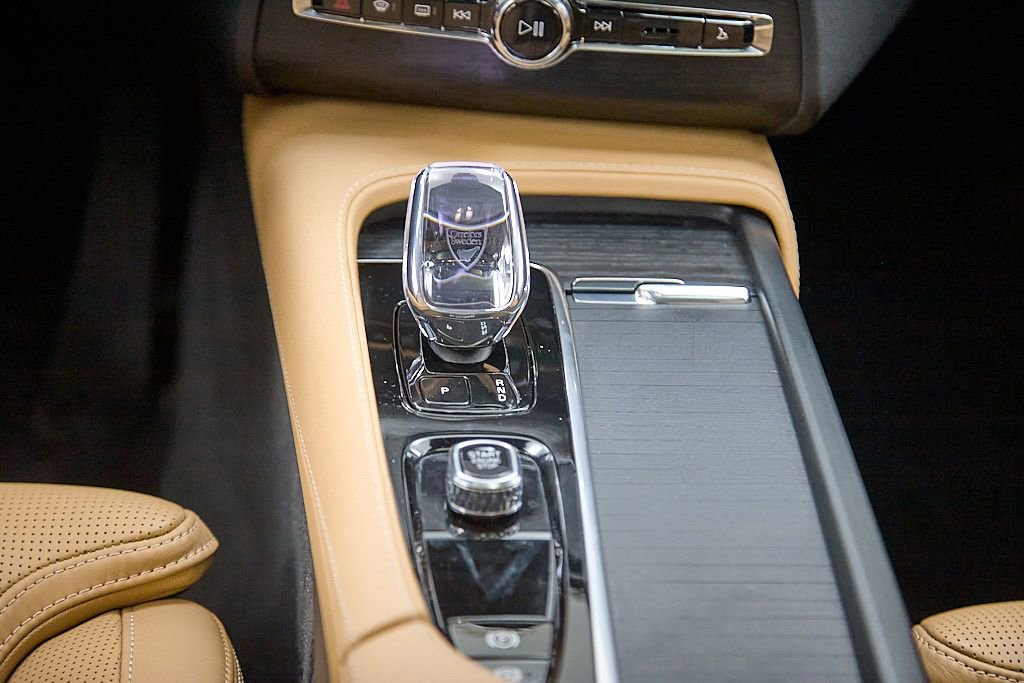 Certified 2024 Volvo XC90 B6 Ultimate w/ Lounge Package image 32