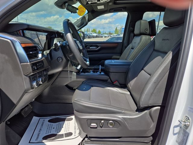 Used 2026 GMC Yukon XL Denali w/ Advanced Technology Package AWD/4WD image 2