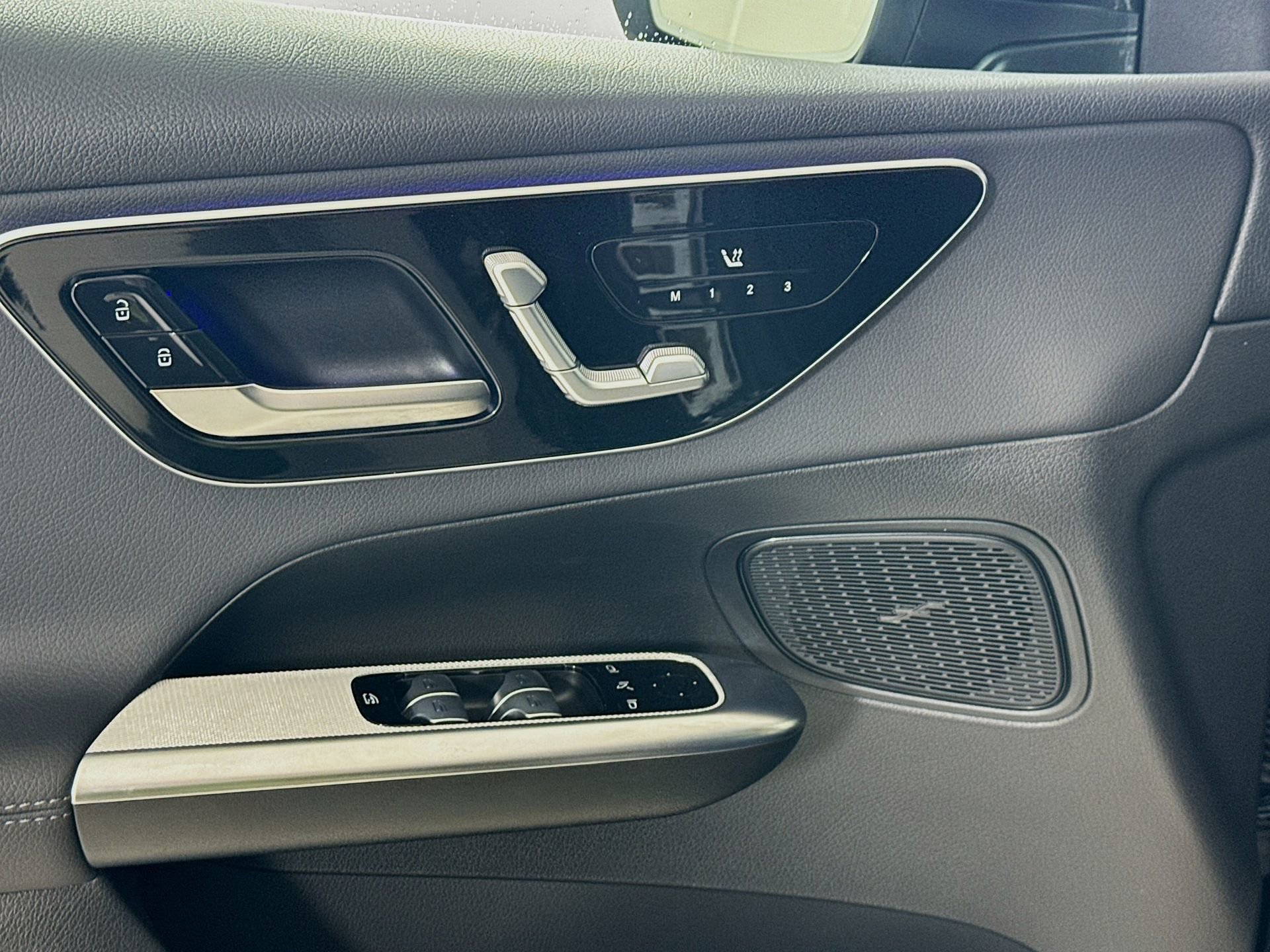 Certified 2025 Mercedes-Benz GLC 300 image 18