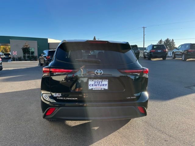 Used 2024 Toyota Highlander LE AWD/4WD image 9