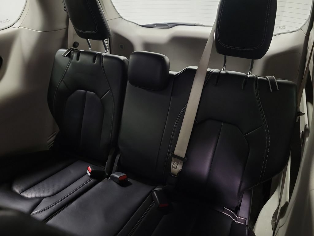 Used 2023 Chrysler Pacifica Touring-L FWD image 20