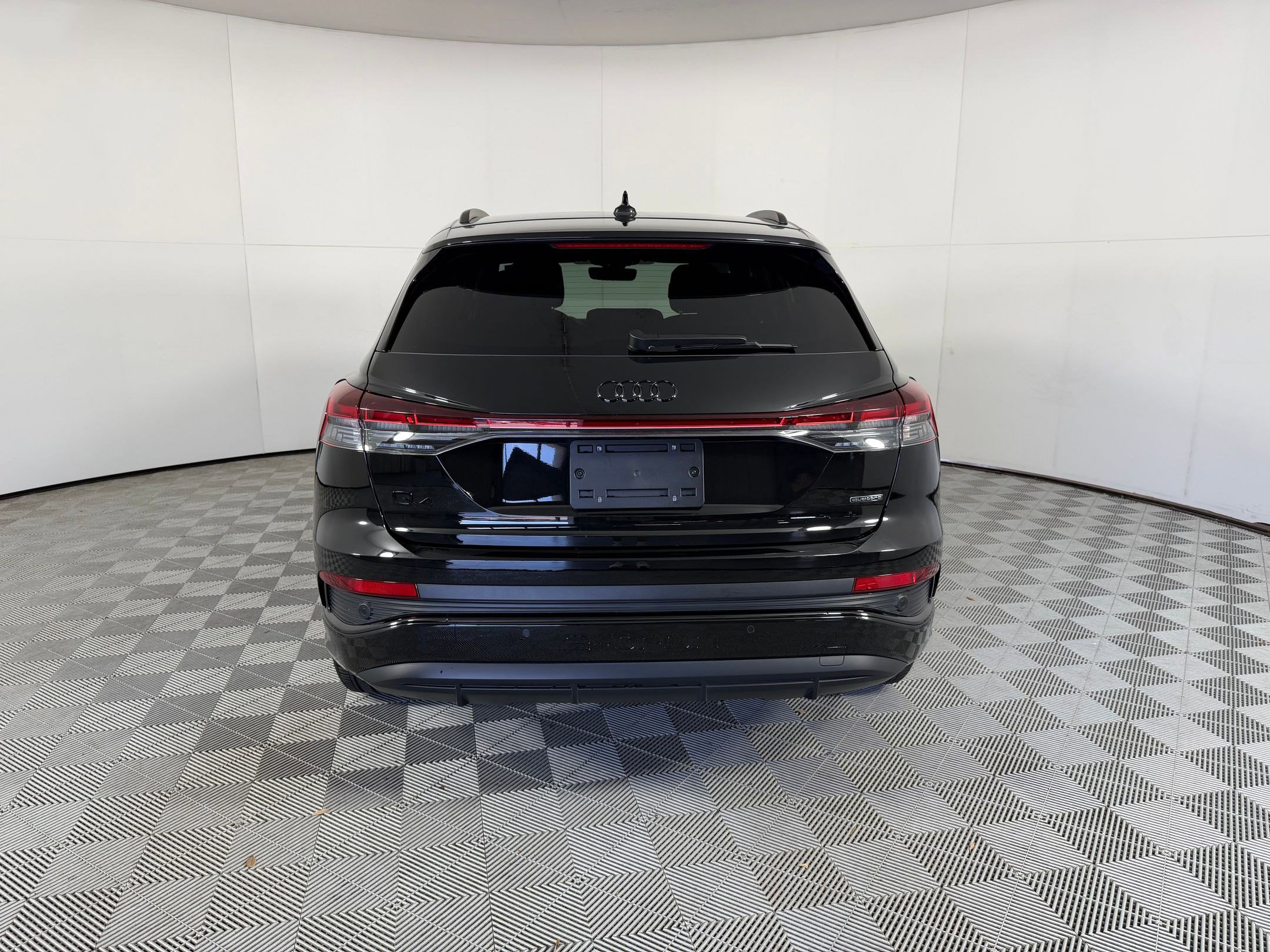 Used 2025 Audi Q4 e-tron Premium Plus image 10