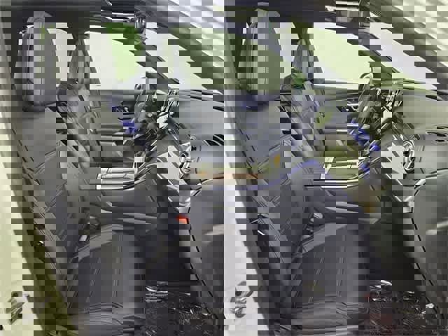 Used 2025 Mercedes-Benz GLC 300 4MATIC image 75