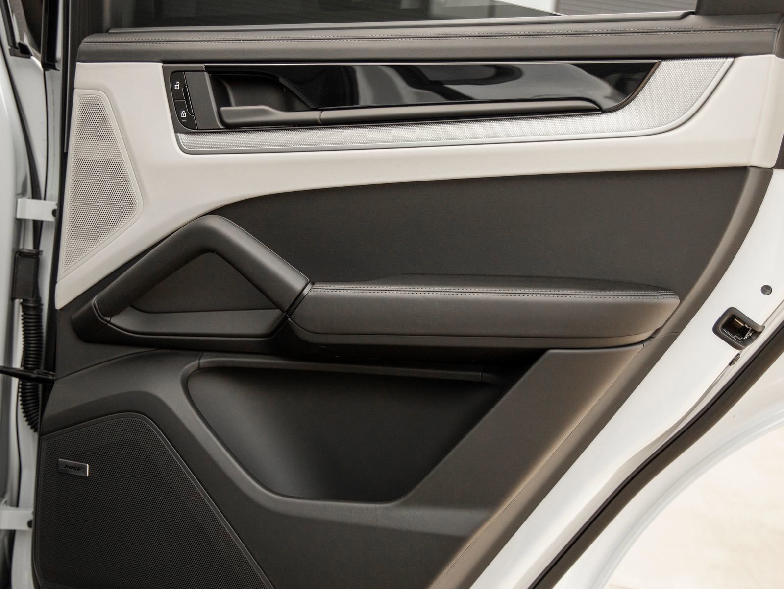 New 2025 Porsche Cayenne S AWD/4WD image 38