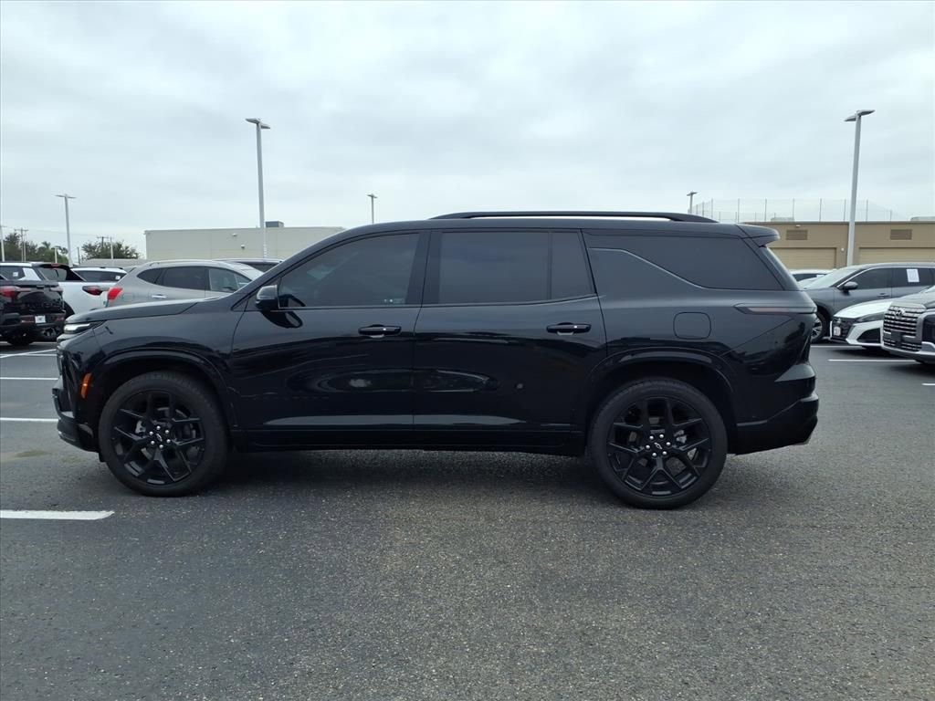 Used 2024 Chevrolet Traverse RS image 2