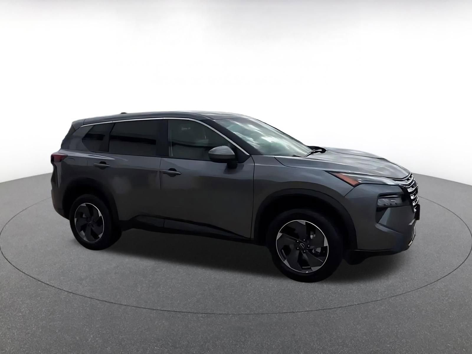 Used 2025 Nissan Rogue SV FWD image 2