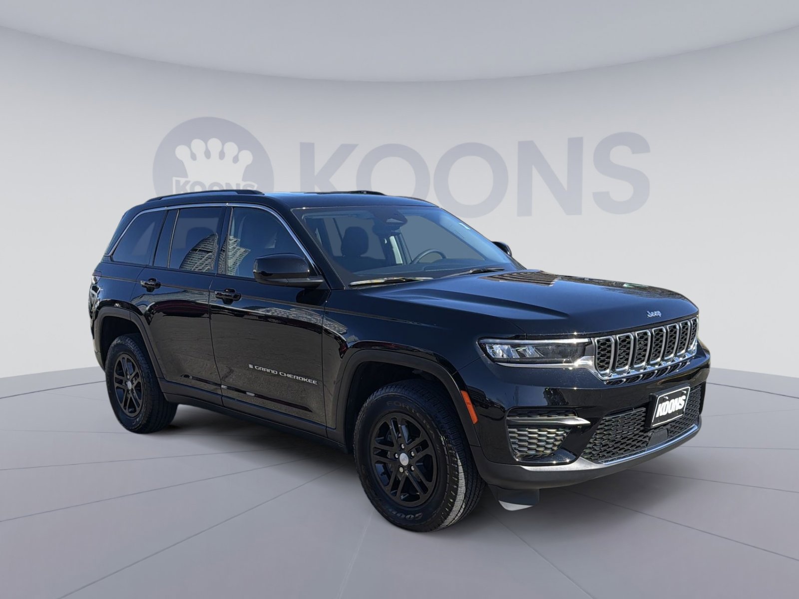 Used 2023 Jeep Grand Cherokee Laredo w/ Luxury Tech Group I image 10