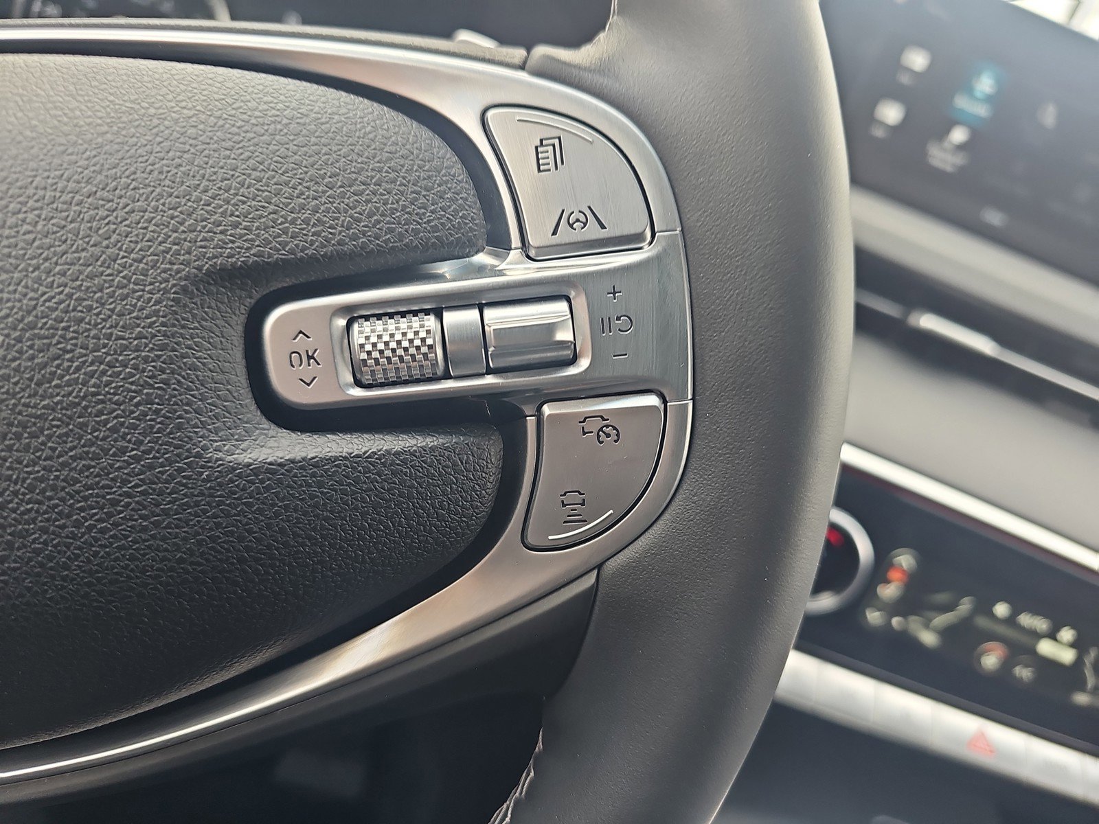 Used 2022 Genesis GV70 2.5T w/ Advanced Package image 25