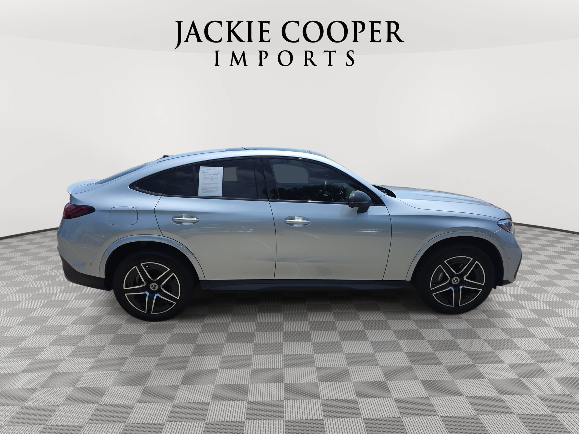 Used 2024 Mercedes-Benz GLC 300 4MATIC image 4