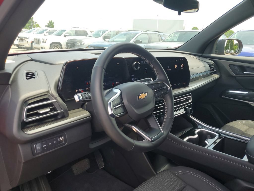 Used 2025 Chevrolet Traverse LT w/ Driver Confidence Package AWD/4WD image 8