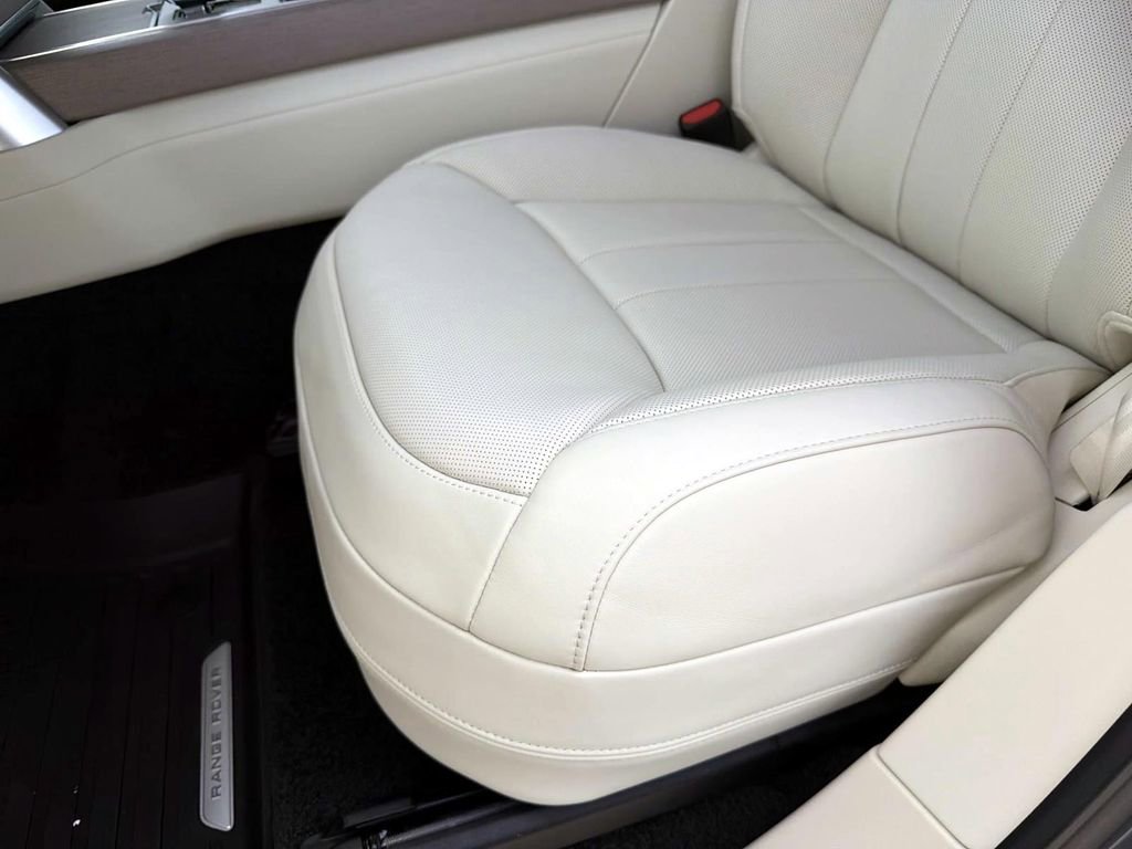 New 2026 Land Rover Range Rover SE image 16