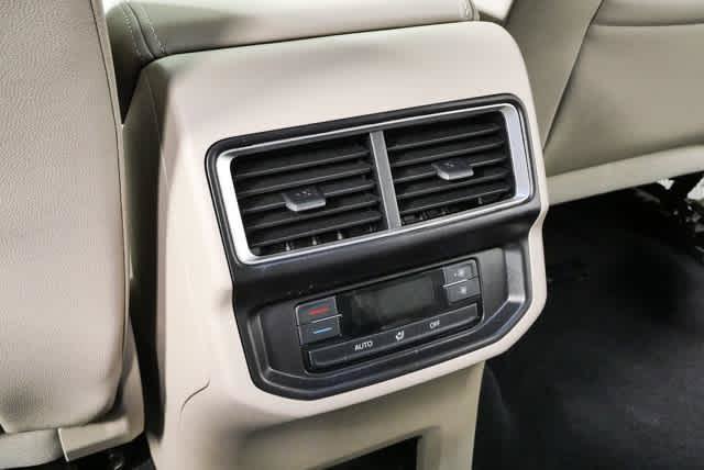 Certified 2025 Volkswagen Atlas SE FWD image 18