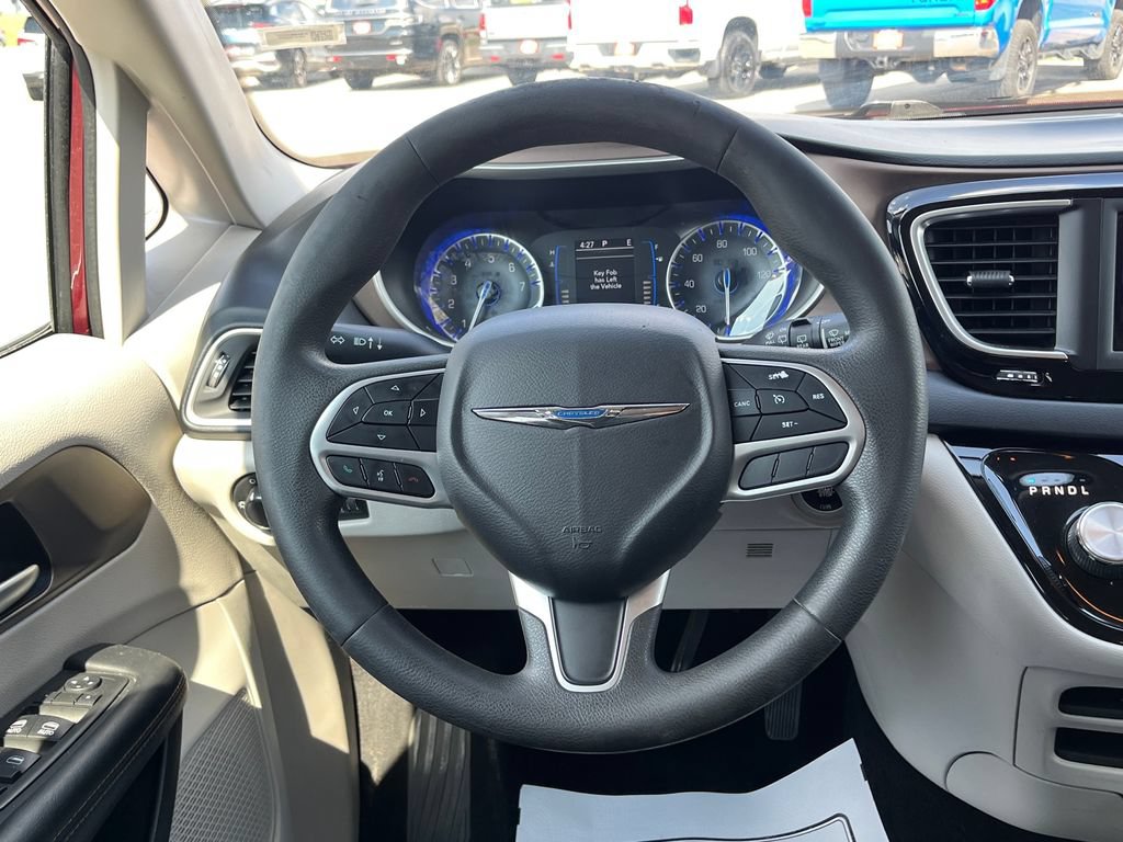 Used 2018 Chrysler Pacifica L FWD image 17