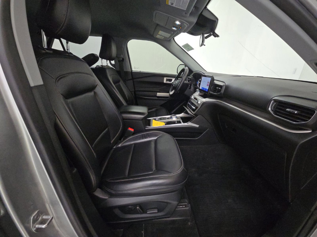Used 2021 Ford Explorer XLT w/ Equipment Group 202A image 8