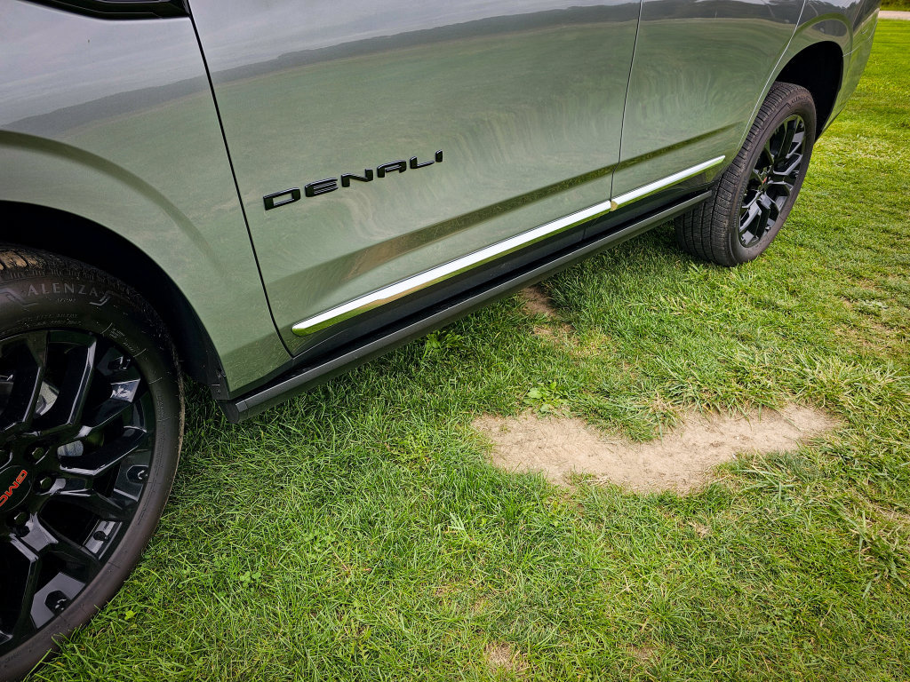 New 2026 GMC Yukon Denali w/ Sun & Power Step Package AWD/4WD image 10