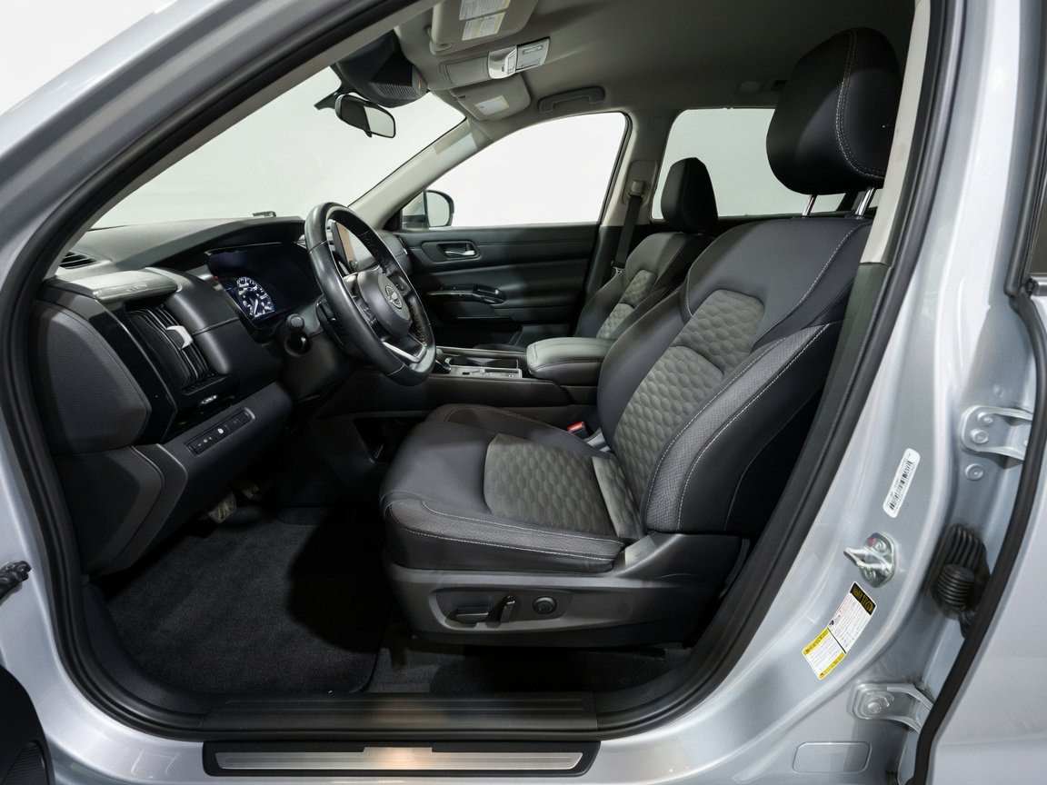 Used 2022 Nissan Pathfinder SV FWD image 14