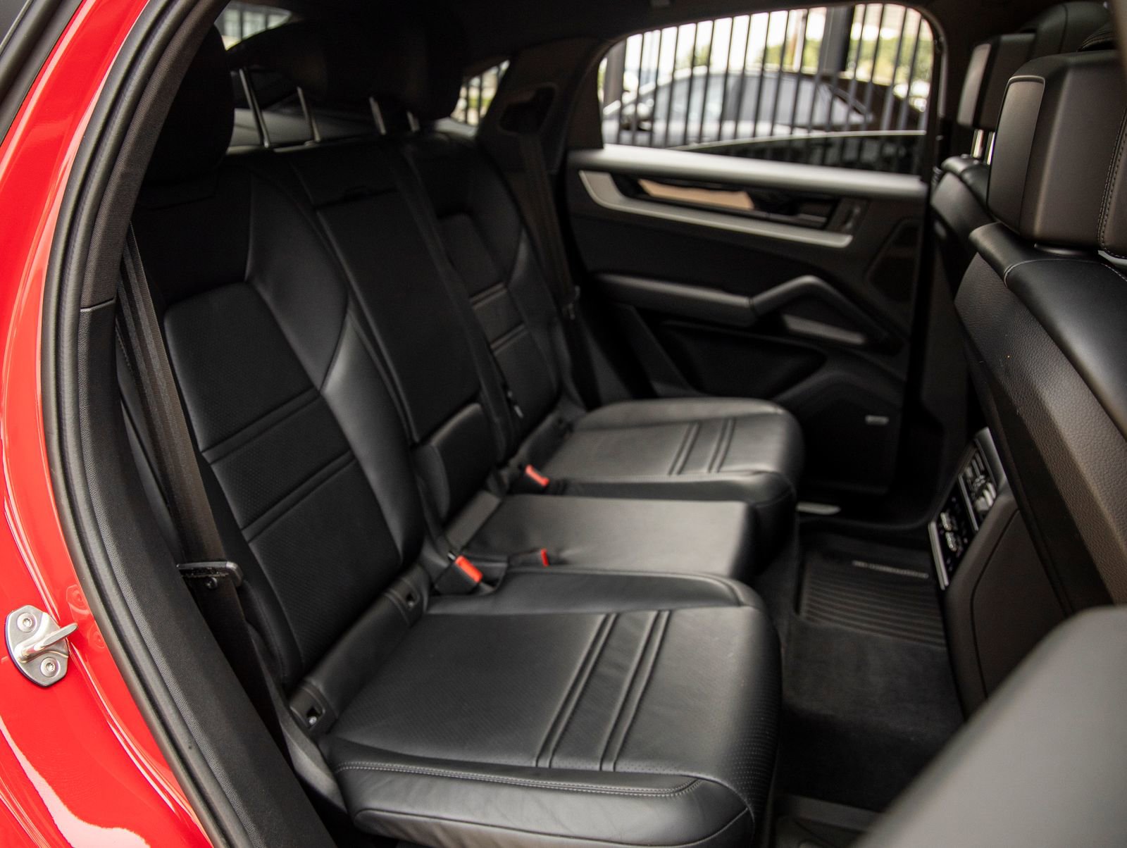 Certified 2024 Porsche Cayenne Coupe AWD/4WD image 41