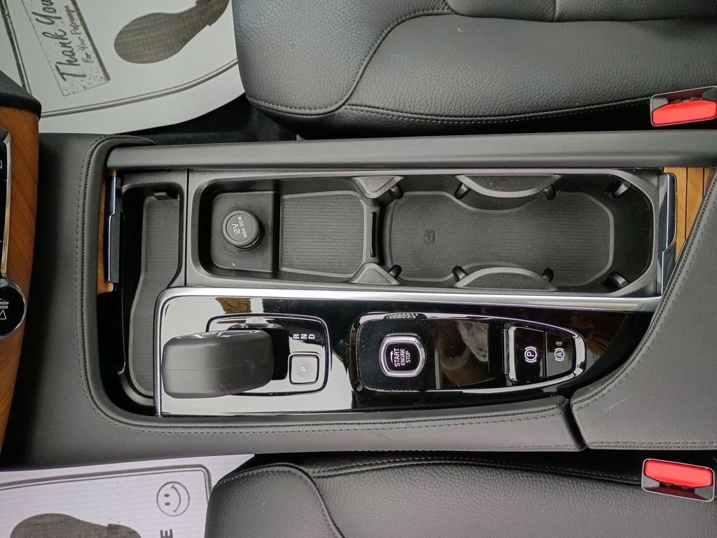 Used 2025 Volvo XC90 B6 Plus image 26