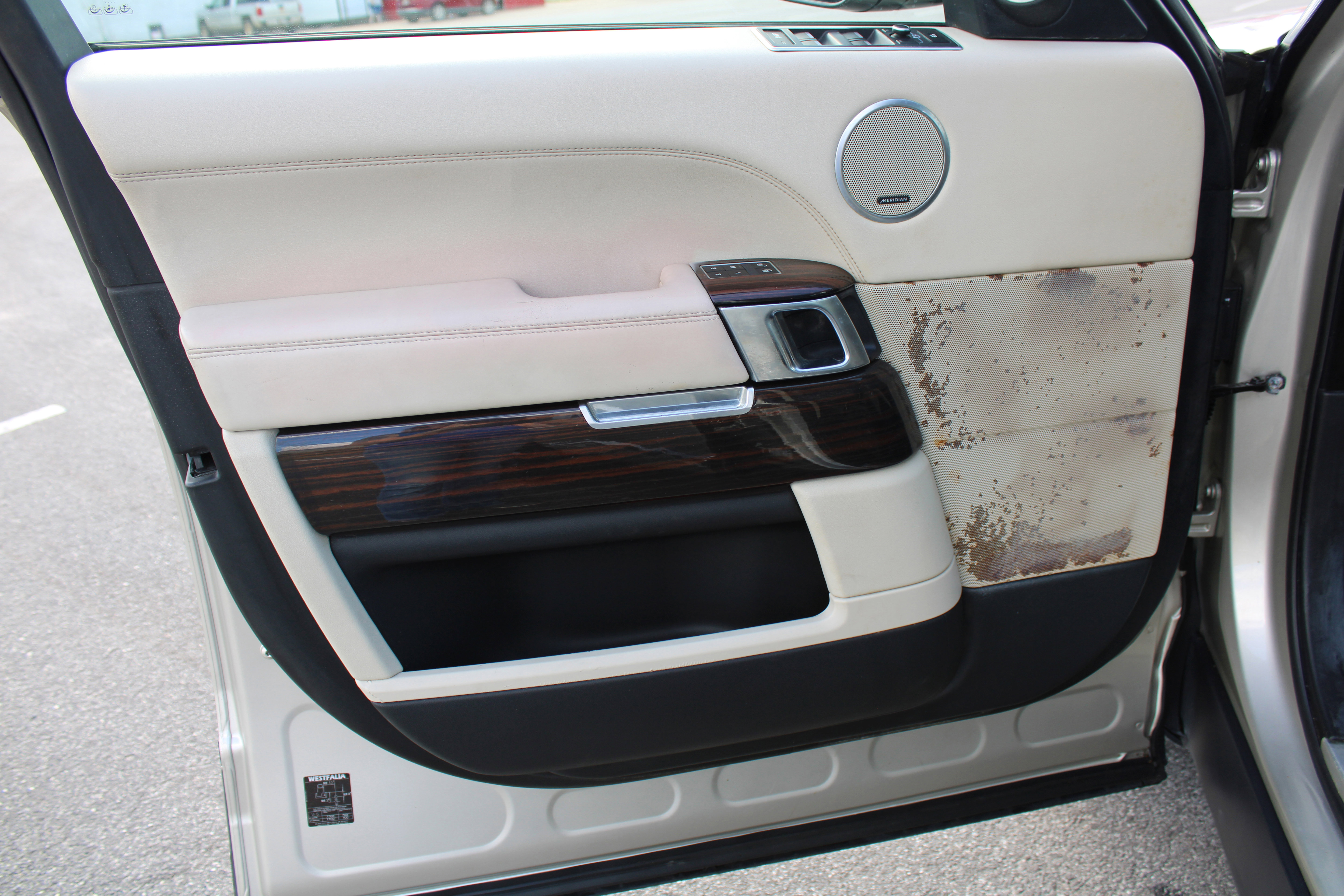 Used 2014 Land Rover Range Rover HSE image 27