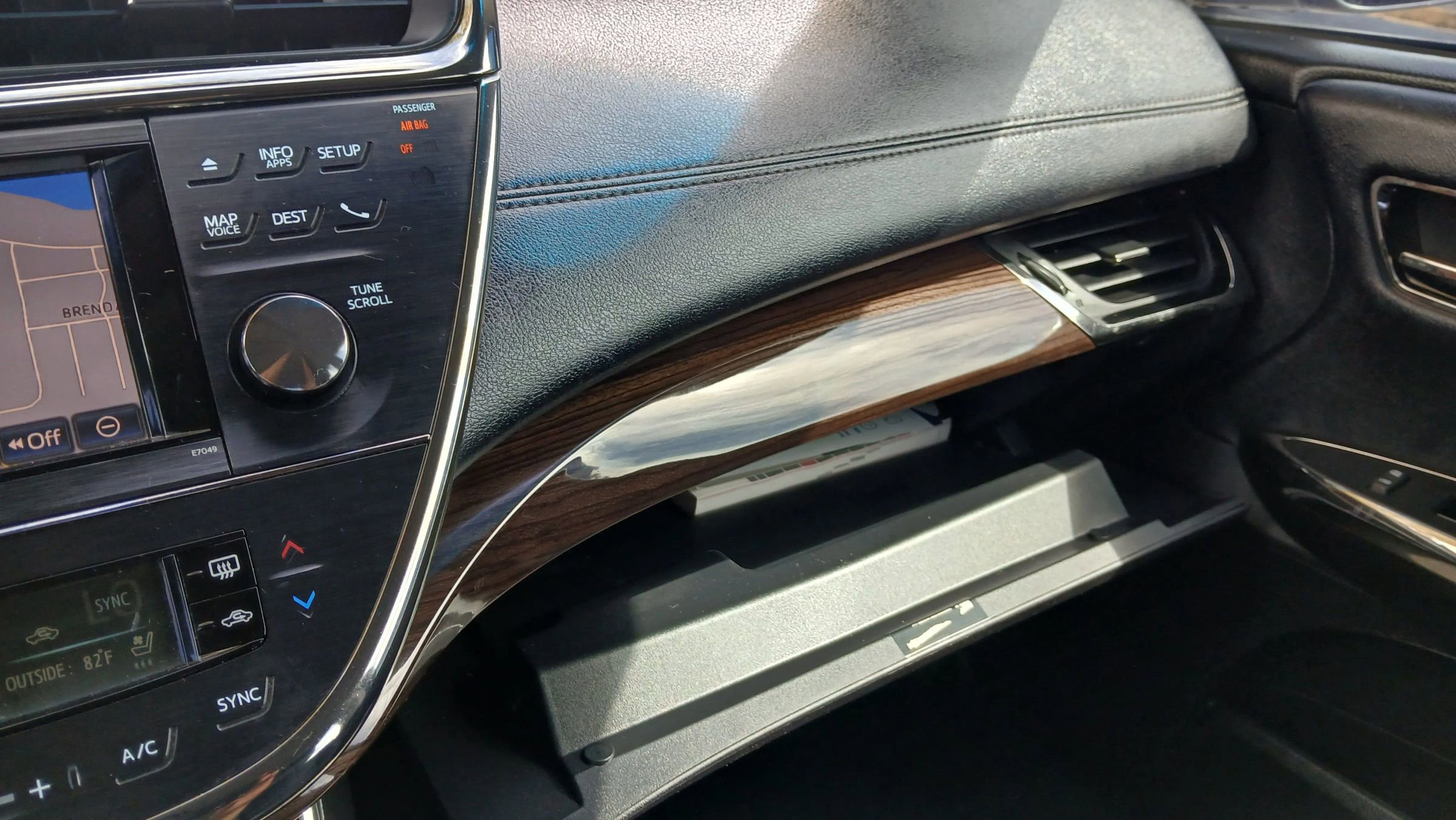 Used 2014 Toyota Avalon Limited image 23