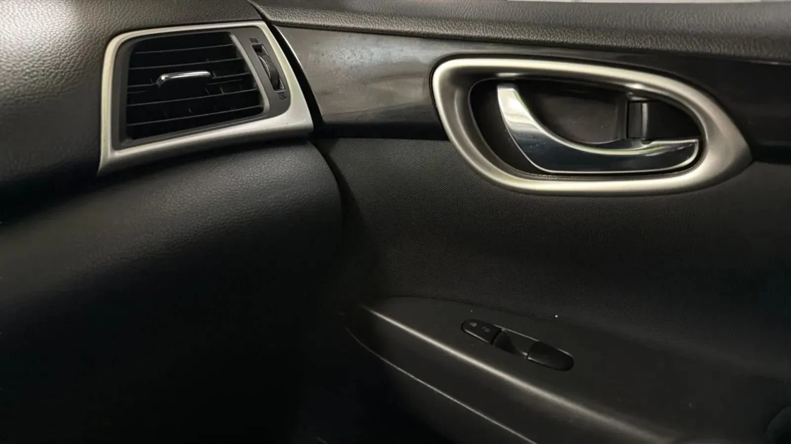 Used 2017 Nissan Sentra SV FWD image 17