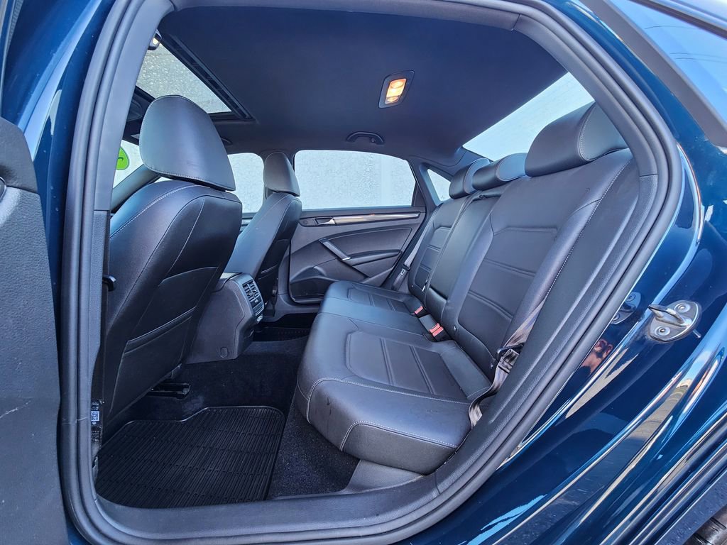 Used 2021 Volkswagen Passat 2.0T R-Line image 13