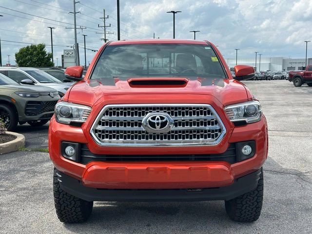 Used 2017 Toyota Tacoma TRD Sport w/ Tow Package (A/T) AWD/4WD image 2
