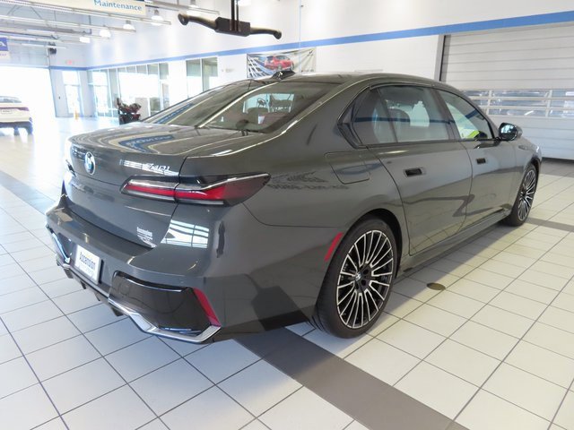 Used 2025 BMW 740i image 14