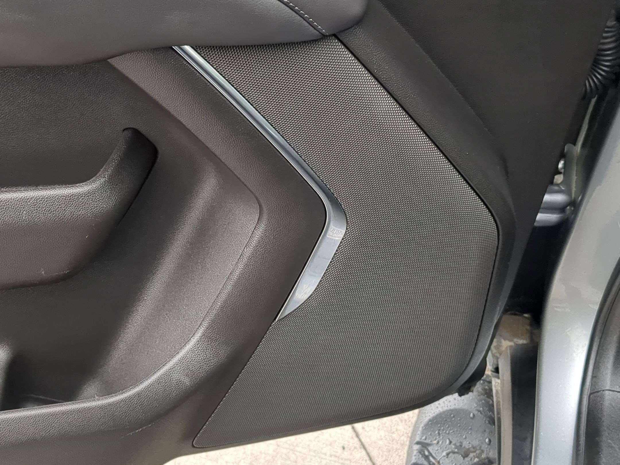 Used 2025 Chevrolet Suburban Z71 image 15