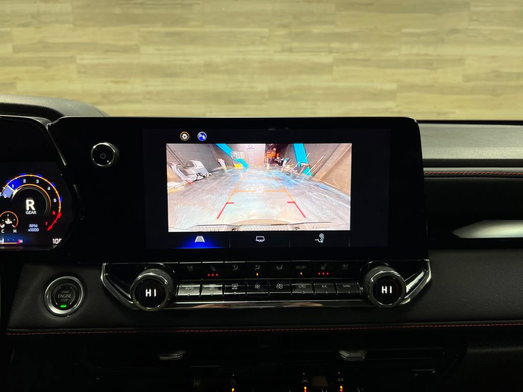 Used 2025 Chevrolet Colorado Z71 w/ Midnight Edition image 13