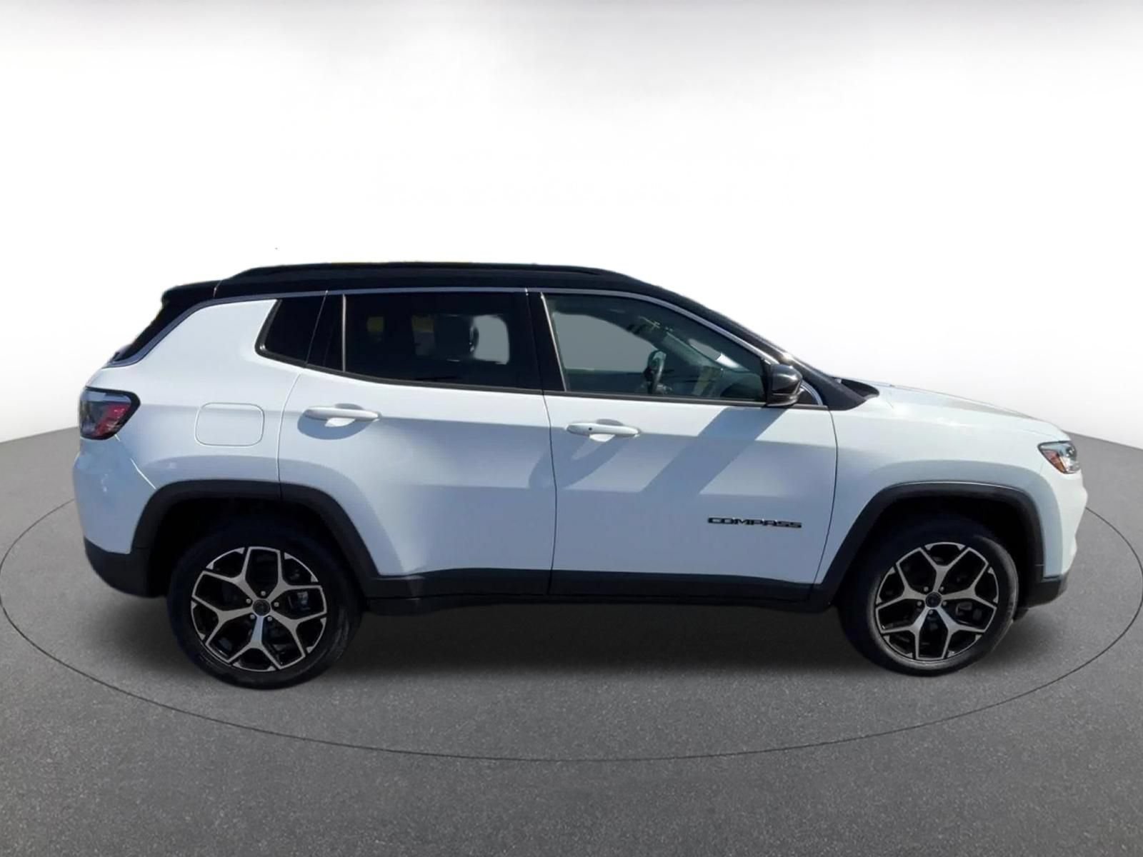 Used 2025 Jeep Compass Limited AWD/4WD image 15