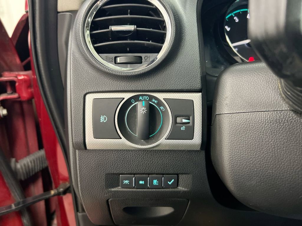 Used 2012 Chevrolet Captiva Sport LT FWD image 12