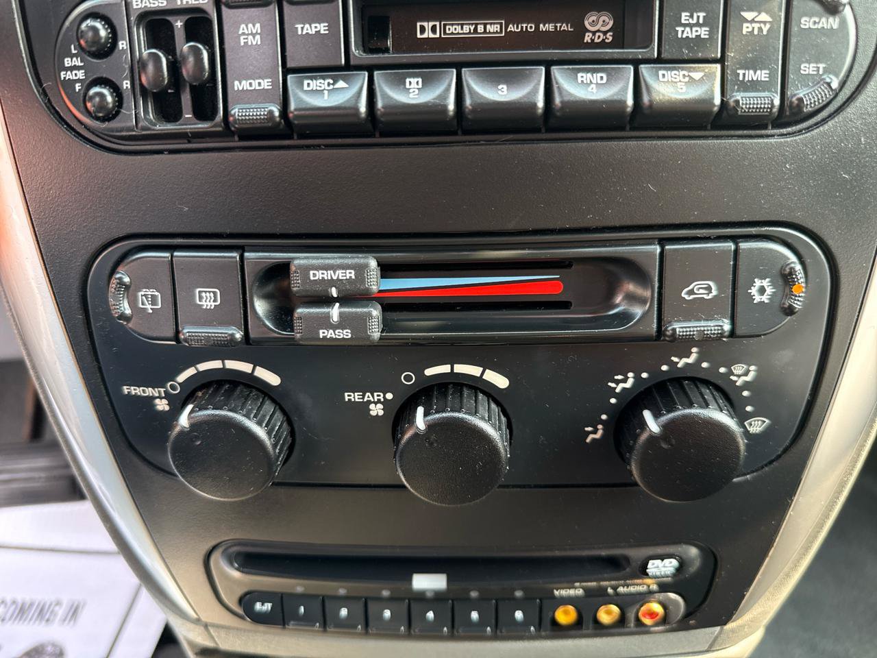 Used 2005 Chrysler Town & Country Touring FWD image 19