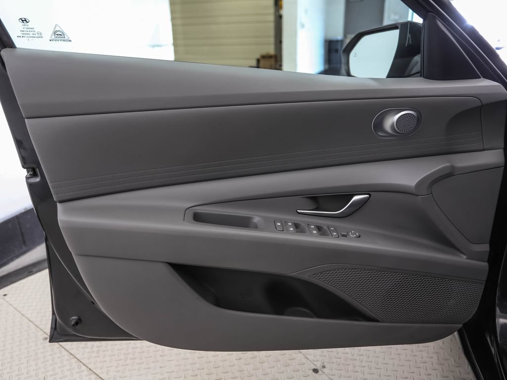 Used 2023 Hyundai Elantra SEL FWD image 9
