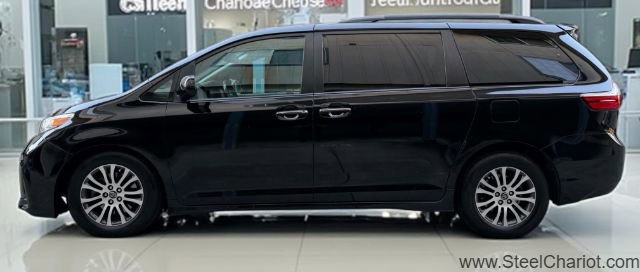 Used 2018 Toyota Sienna XLE image 2