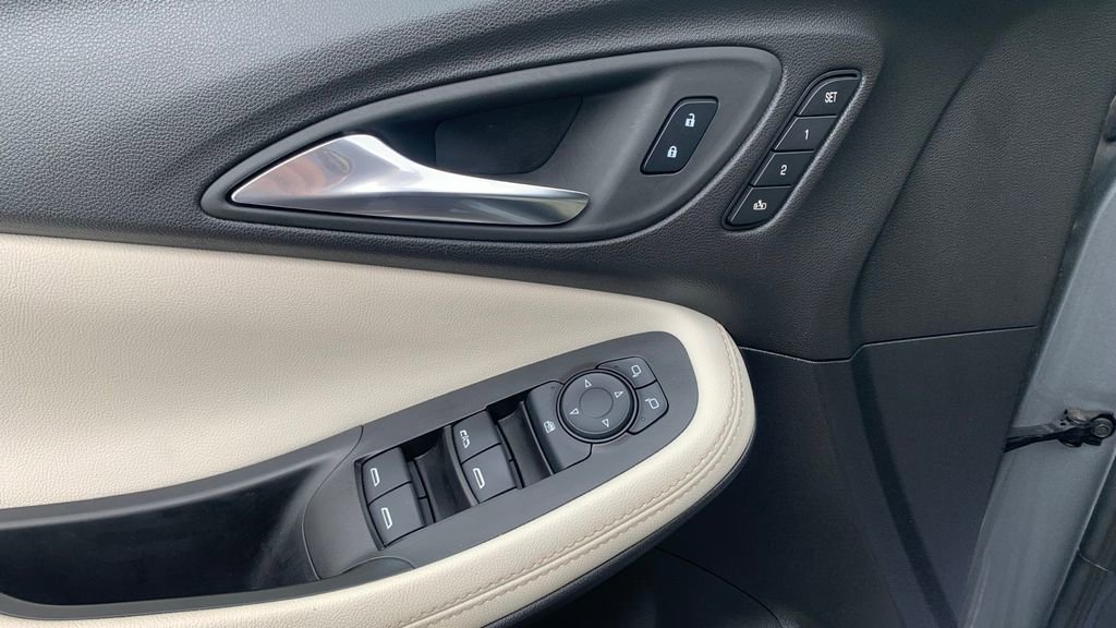 Used 2024 Buick Encore GX Avenir w/ Avenir Convenience Package image 24