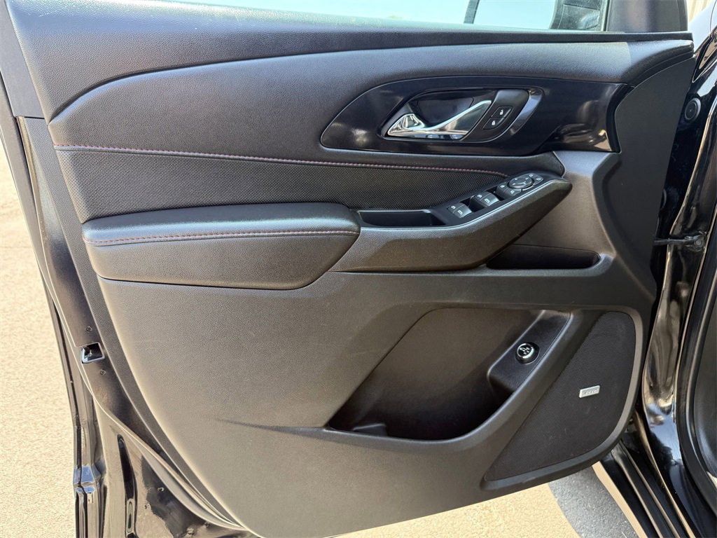 Used 2022 Chevrolet Traverse RS image 12