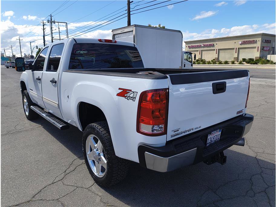 Used 2011 GMC Sierra 2500 SLE w/ SLE Preferred Package AWD/4WD image 16