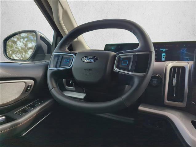 Used 2025 Ford Expedition Active image 26