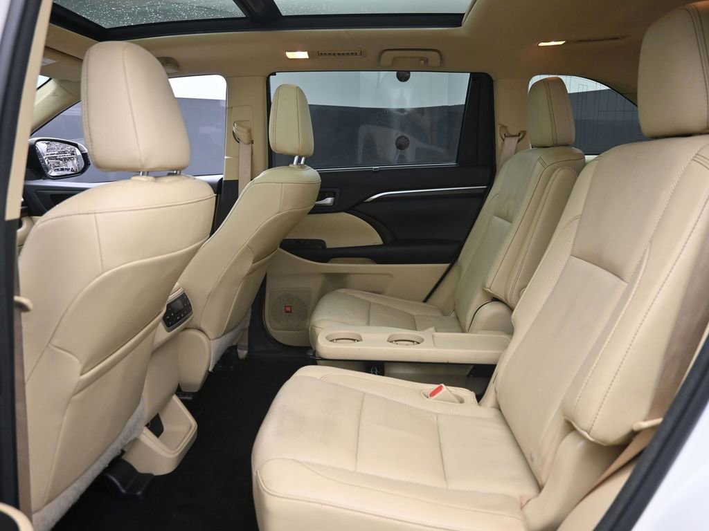 Used 2015 Toyota Highlander Limited Platinum image 10