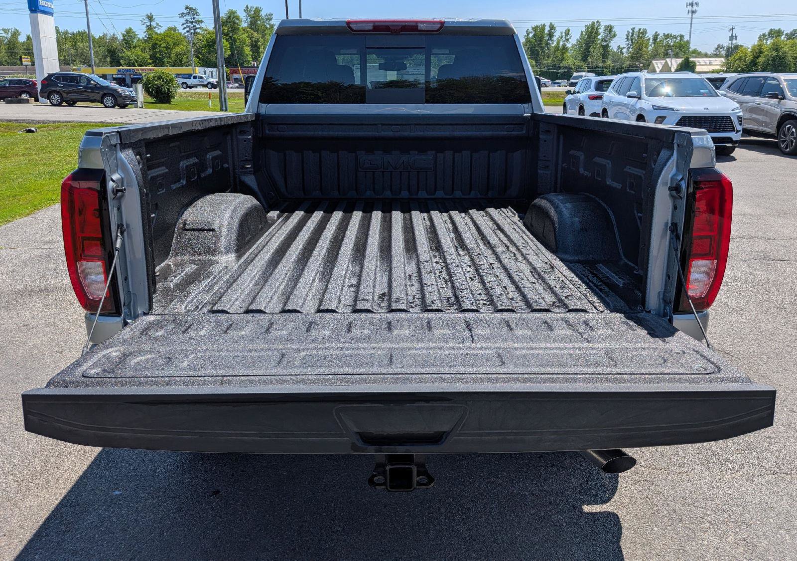 New 2026 GMC Sierra 2500 SLE w/ SLE Value Package; AWD/4WD image 10