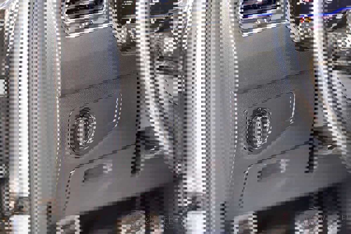 Used 2019 Volkswagen Tiguan SEL Premium image 22