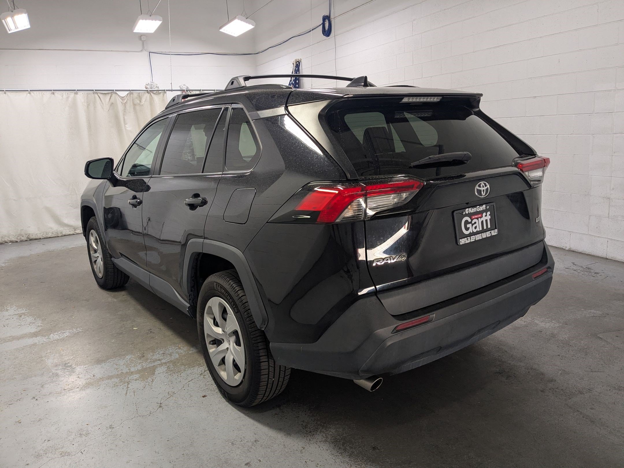 Used 2021 Toyota RAV4 LE FWD image 9