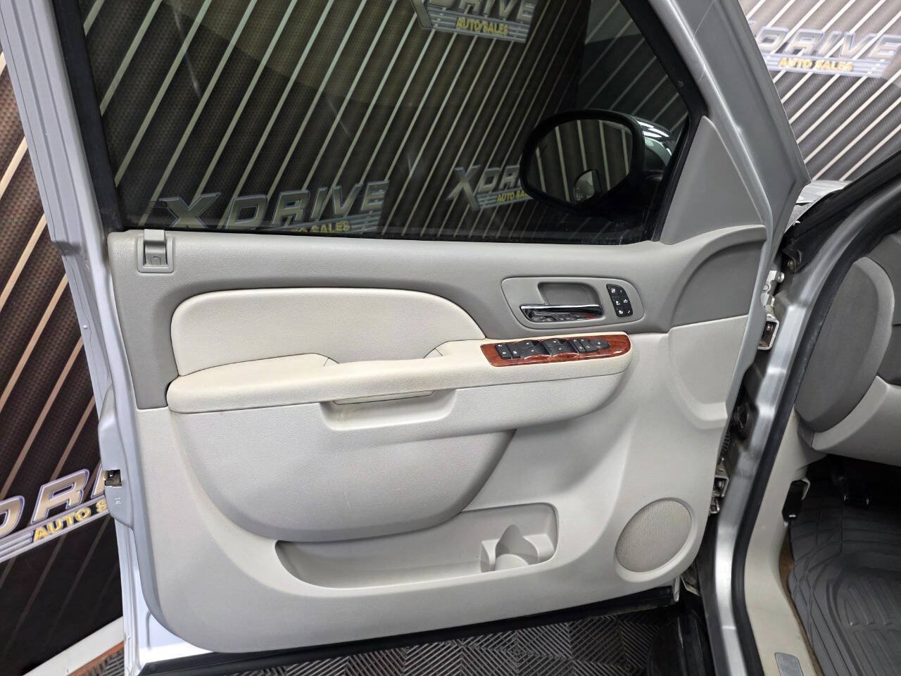 Used 2011 Chevrolet Avalanche LTZ RWD image 16